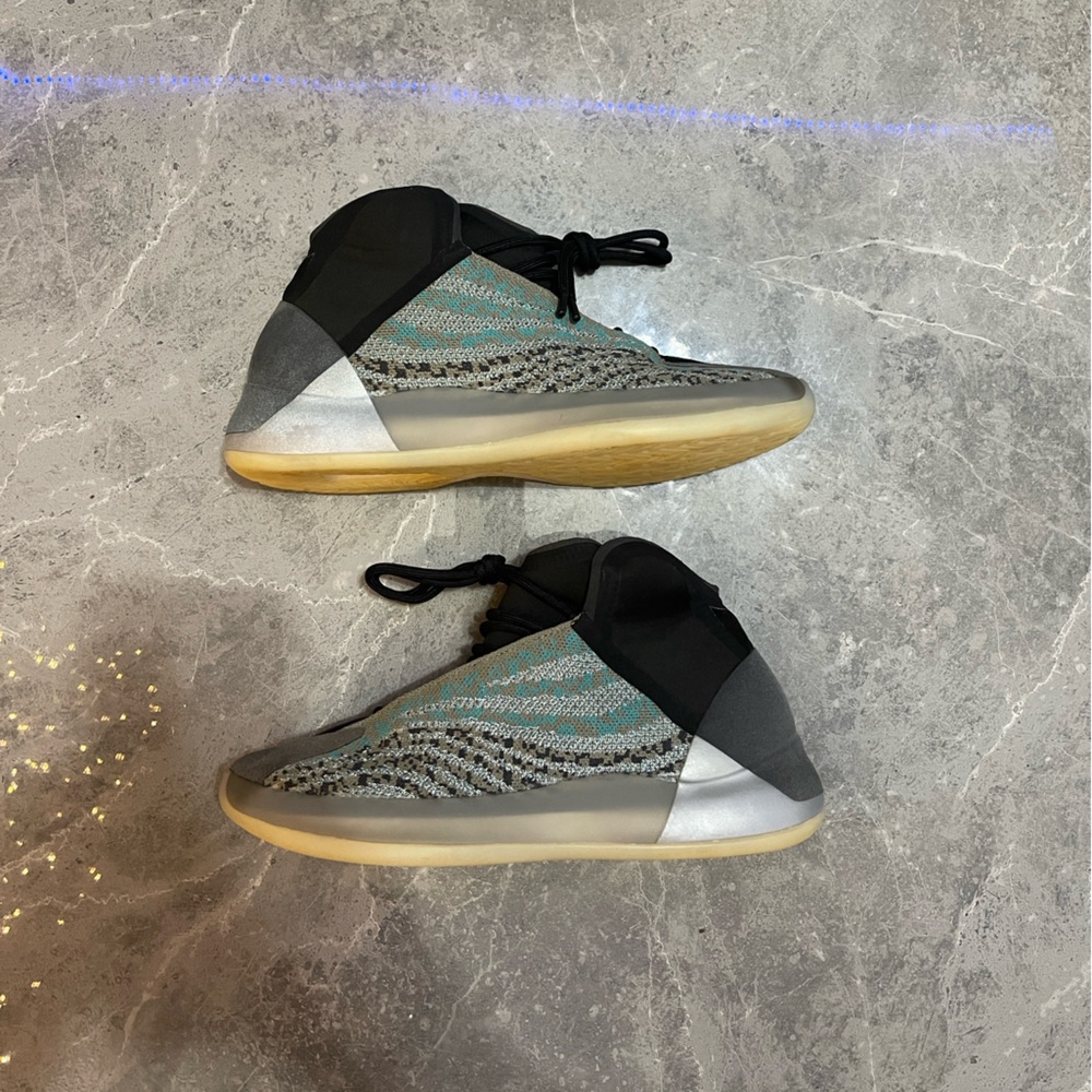 Yeezy Quantum Teal Blue Super New Only One Used Size 9.5